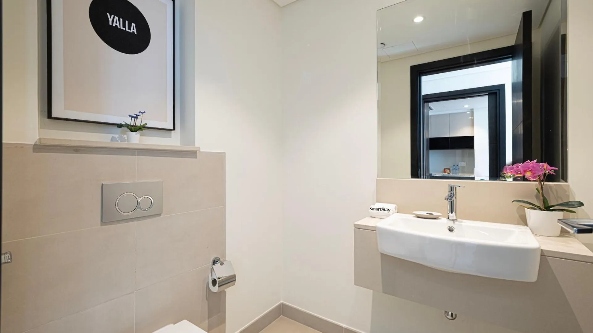 Smartstay At Creek Residences - Burj Khalifa Skyline View - Modern Luxury Apartments Dubai