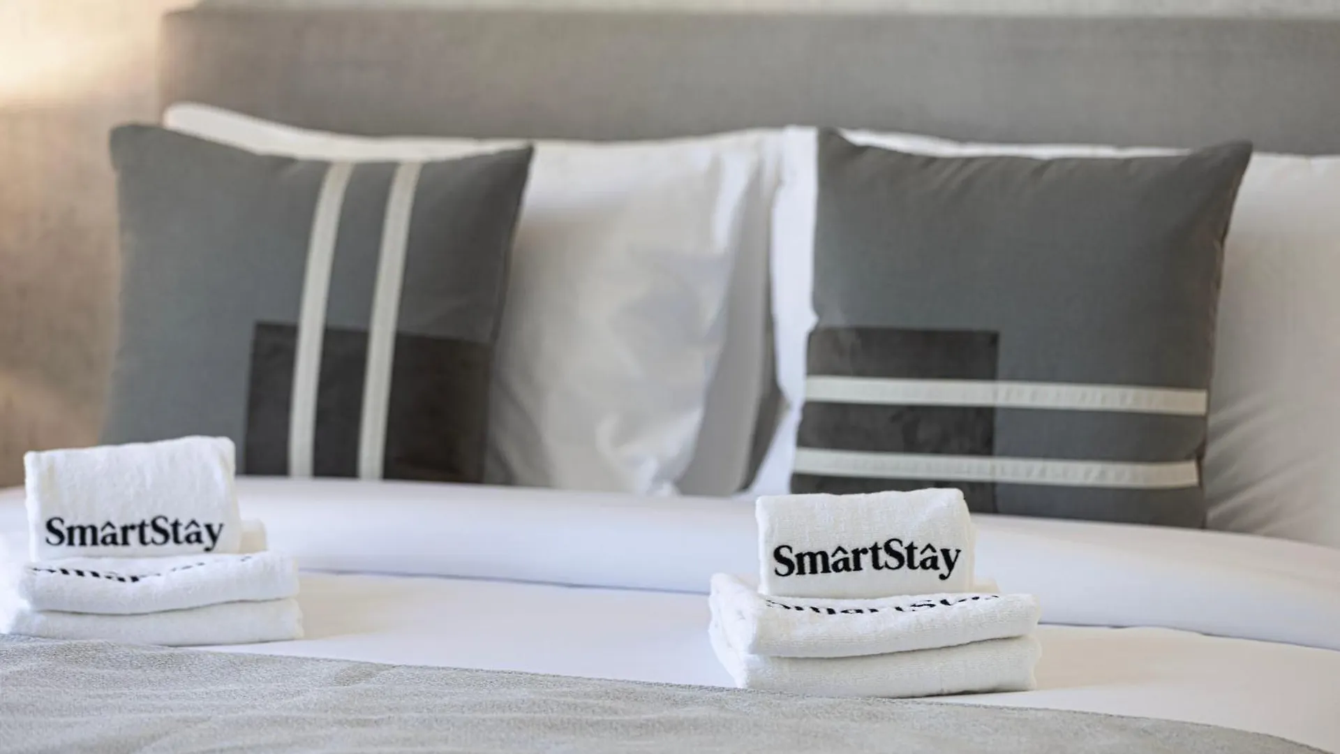 Smartstay At Creek Residences - Burj Khalifa Skyline View - Modern Luxury Apartments Dubai 0*,  United Arab Emirates
