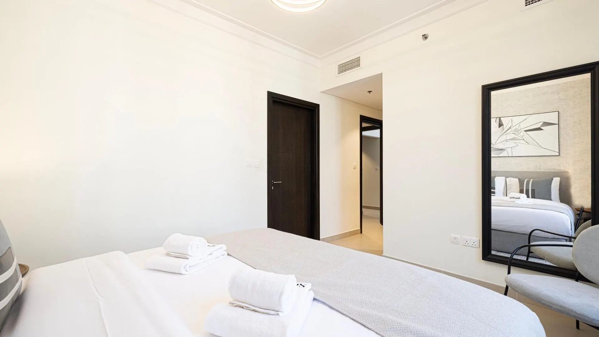 Smartstay At Creek Residences - Burj Khalifa Skyline View - Modern Luxury Apartments Dubai