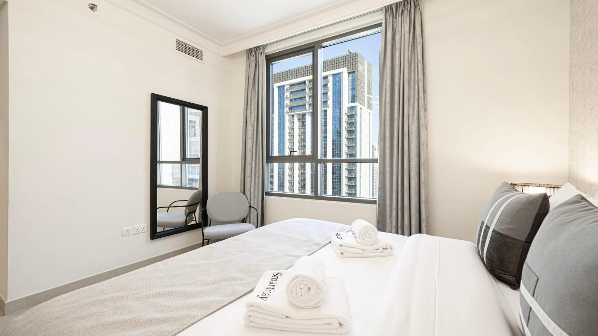 Smartstay At Creek Residences - Burj Khalifa Skyline View - Modern Luxury Apartments Dubai United Arab Emirates