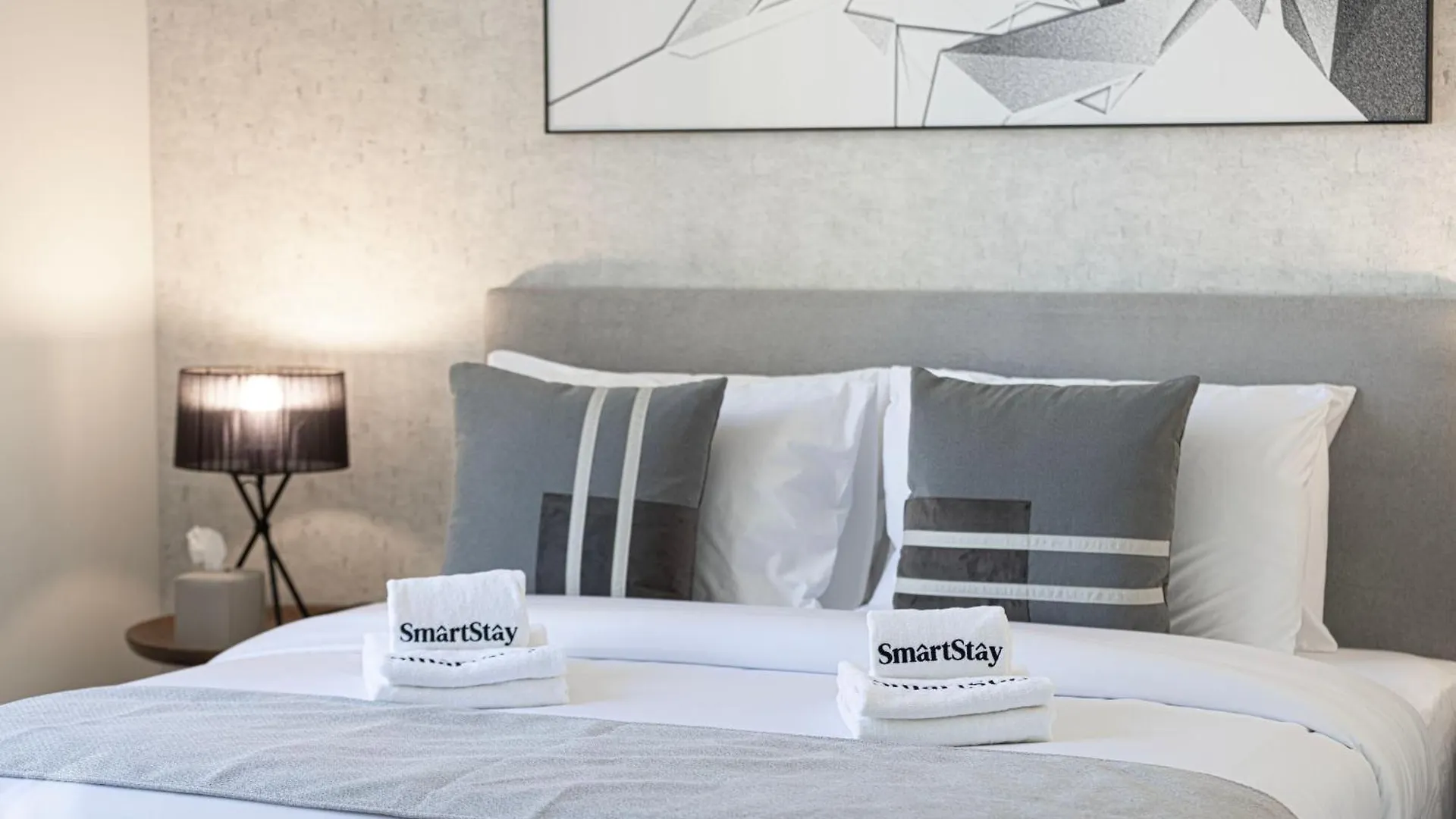 Smartstay At Creek Residences - Burj Khalifa Skyline View - Modern Luxury Apartments Dubai